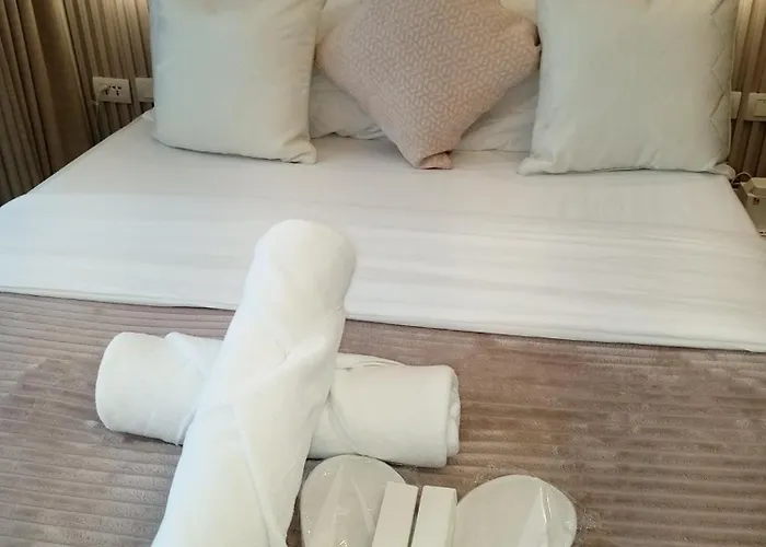 Royal At Shore Residences Near Sm Moa And Airport *