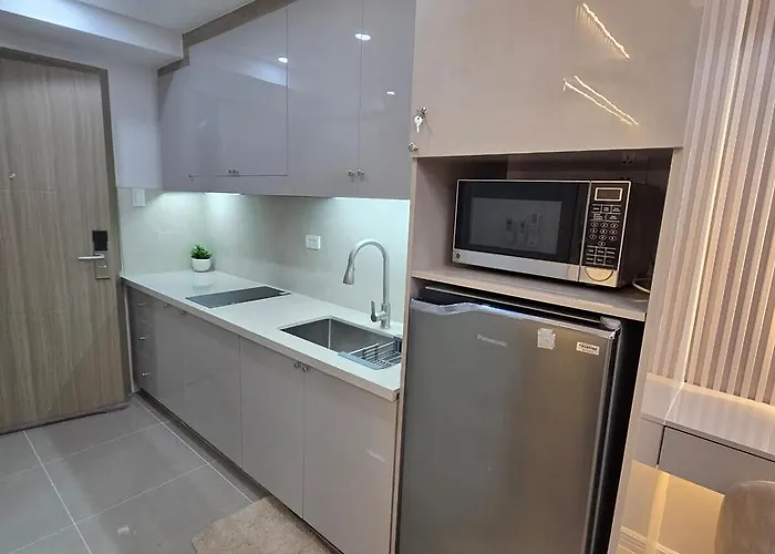 Royal At Shore Residences Near Sm Moa And Airport Apartment Manila
